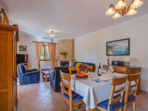 Villa Villa Lago - Aran Berna Etv-14896 by PriorityVilla by Interhome