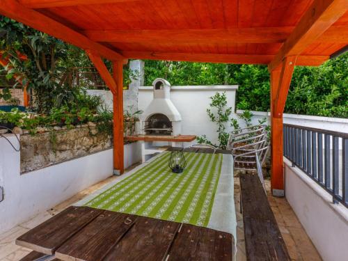 Apartment BUOVAC - HR-04307-01 by Interhome