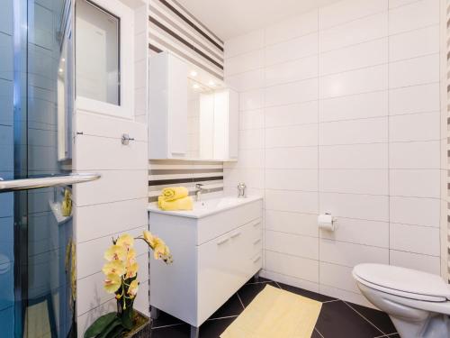 Apartment ILICEVIC Kralja Zvonimira - HR-10019-01 by Interhome