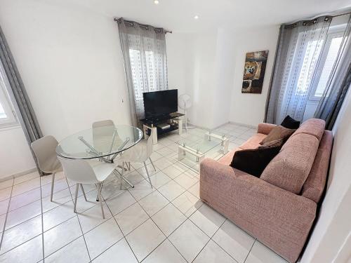 Apartment Central 1 bedroom Riouffe 206 2 mins from Palais by Interhome