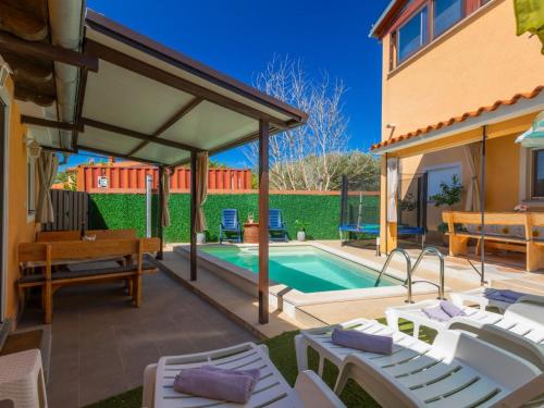 Apartment House Tangerine by Interhome