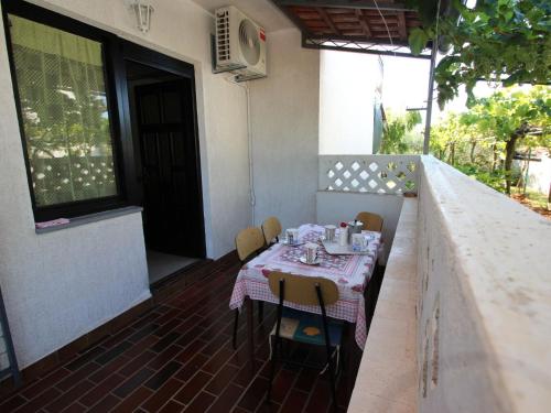Apartment Apartment Sasa B4 - HR-11069-01 by Interhome