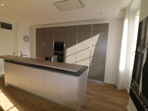 Apartment Luxury 3 bedroom Rue d'Antibes 410 by Interhome