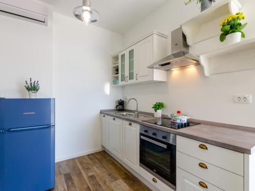 Apartment APARTMENTS NIKO mali - HR-10049-02 by Interhome