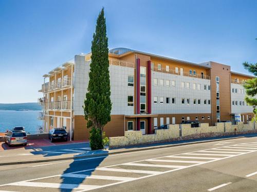 Apartment Amy - HR-09948-01 by Interhome