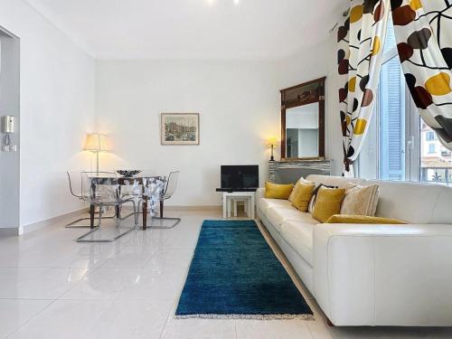 Apartment 2 bedroom Forville 8 mins to the Palais 328 by Interhome