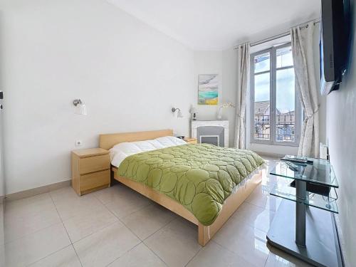 Apartment 2 bedroom Forville 8 mins to the Palais 328 by Interhome