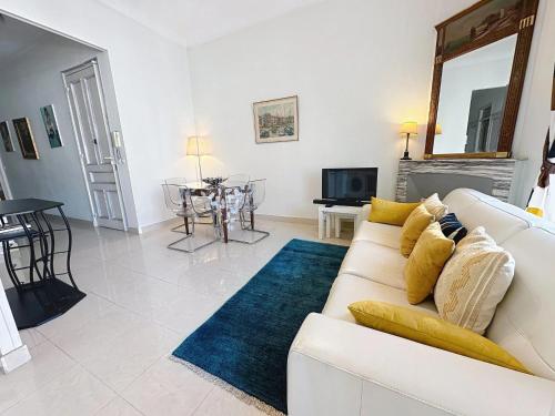 Apartment 2 bedroom Forville 8 mins to the Palais 328 by Interhome
