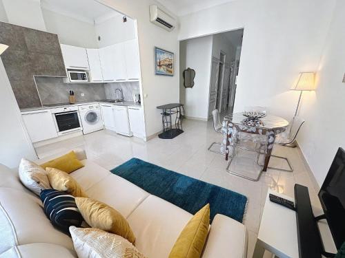 Apartment 2 bedroom Forville 8 mins to the Palais 328 by Interhome