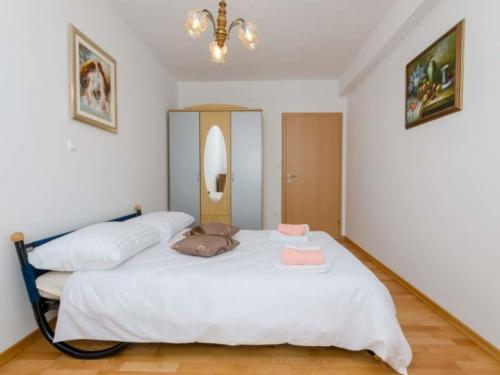 Apartment Omega Cert - HR-09851-01 by Interhome