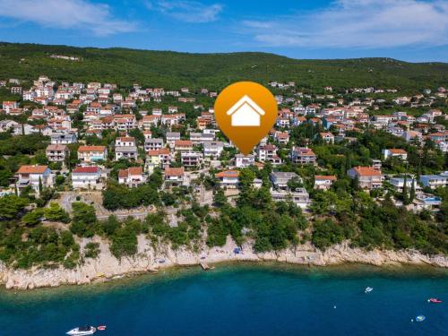 Apartment Azur 3 - HR-04335-03 by Interhome