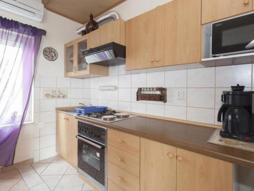 Apartment ZOKI 2 - HR-07219-02 by Interhome