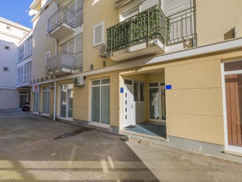Apartment Vlatka - HR-10196-01 by Interhome