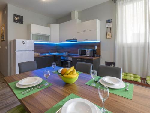Apartment Vlatka - HR-10196-01 by Interhome