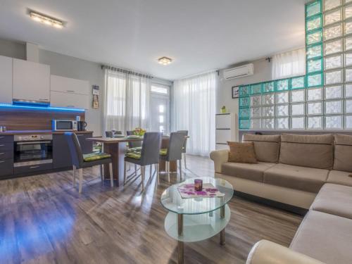 Apartment Vlatka - HR-10196-01 by Interhome