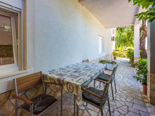 Apartment TUSTONJIC mali - HR-10793-01 by Interhome