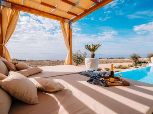 Villa 5 Luxury Seaview Villa Plant 4 with pool by Interhome