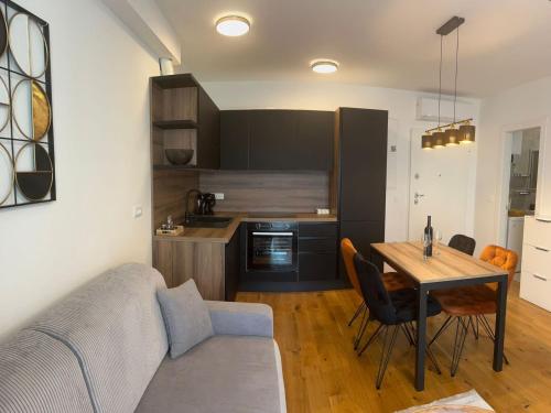 Apartment Apartment Gold Shine by Interhome
