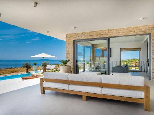 Villa 5 Luxury Seaview Villa Plant 1 with pool by Interhome