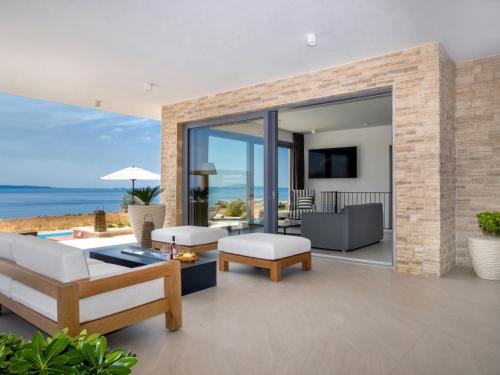 Villa 5 Luxury Seaview Villa Plant 1 with pool by Interhome
