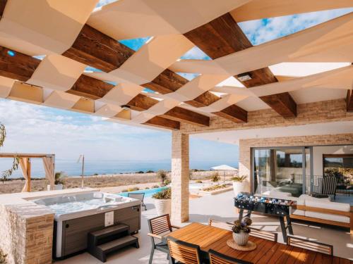 Villa 5 Luxury Seaview Villa Plant 2 with pool by Interhome