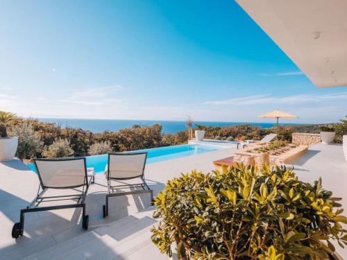 Villa 5 Luxury Seaview Villa Plant 2 with pool by Interhome