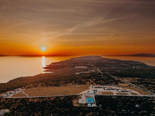 Villa 5 Luxury Seaview Villa Plant 3 with pool by Interhome