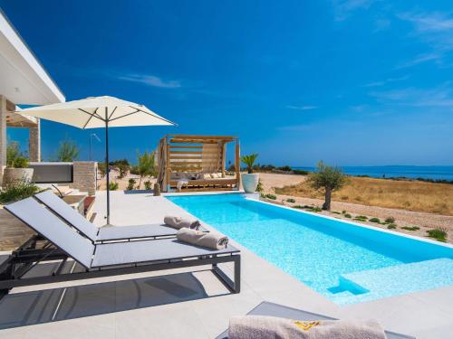 Villa 5 Luxury Seaview Villa Plant 3 with pool by Interhome