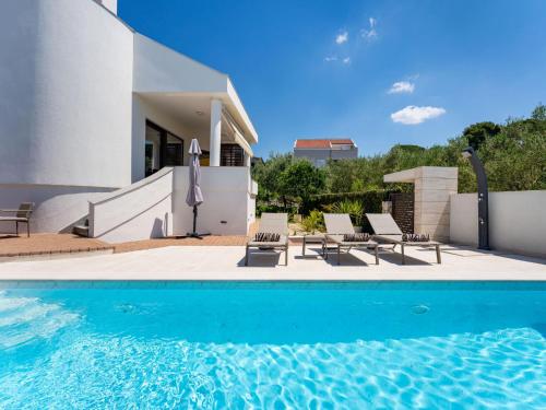 Villa Seaview Villa Tia with pool by Interhome