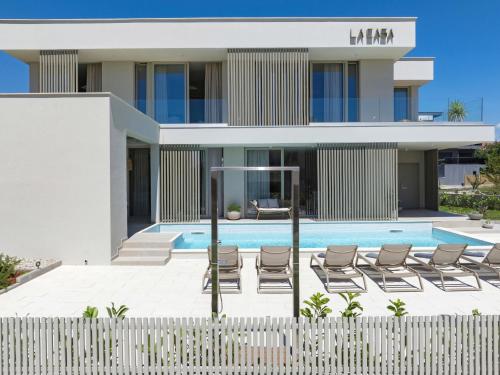 Villa 5 Luxury villa La Casa with heated pool and sauna by Interhome