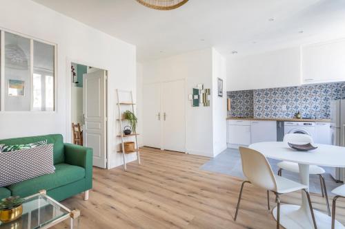 Bright & cozy one-bedroom apartment Close to Saint-Charles Station
