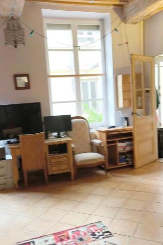 Grand appartement t3 sur cour, centre historique