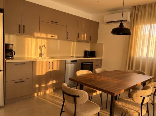 Rocha Golden Cliff Apartments