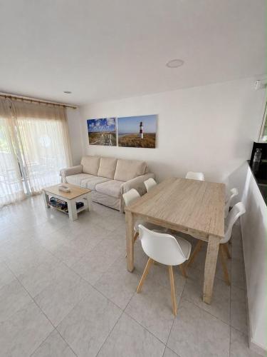 House with pool and private mooring in Empuriabrava