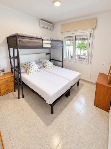 House with pool and private mooring in Empuriabrava