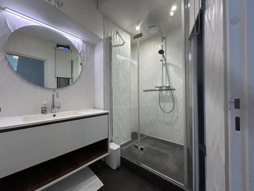 Charming Parisian flat near Louvre