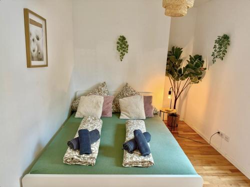 Stylish 2 Bedroom Apartment with Free Parking