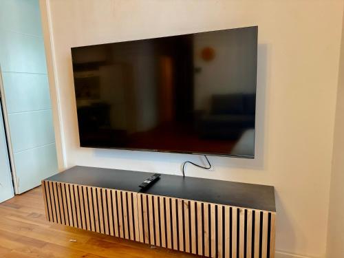 4-Room Long-Term Apartment with Free Parking