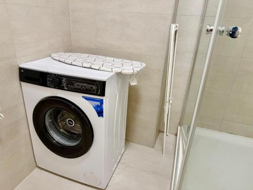 4-Room Long-Term Apartment with Free Parking