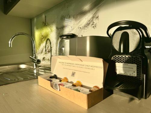 Stylish 4 Bedroom Apartment with Balcony & Free Parking