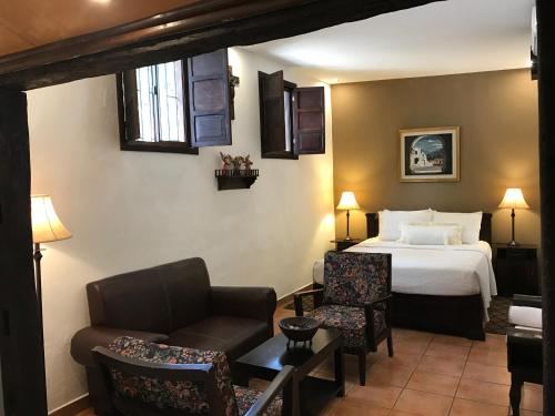 Un pat sau paturi într-o cameră la Casa Degraciela - Hotel Boutique