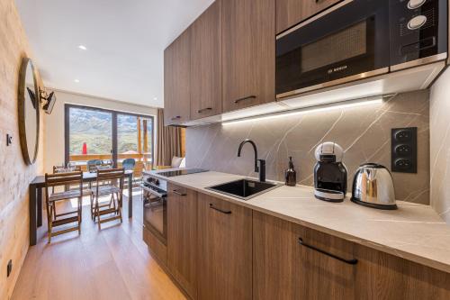 Residence Les Olympiades, Ski In-Out with WiFi in Val Thorens, "V19, V20, V21" by Versant Collection