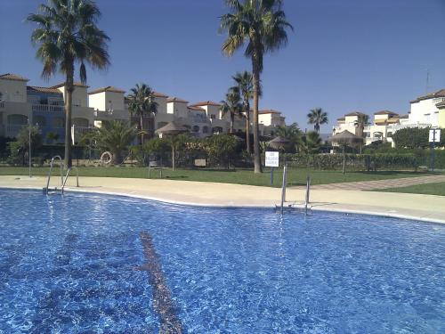 สระว่ายน้ำที่อยู่ใกล้ ๆ หรือใน Urbanización Naturista Torremar Natura