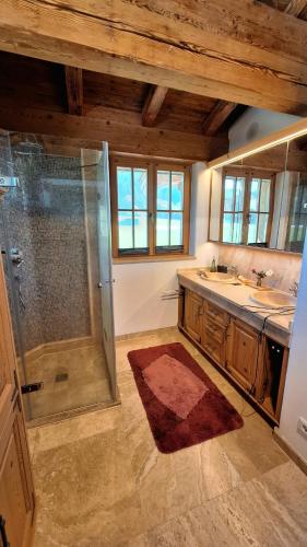 Altholz Chalet mit Garten und Fitnessraum in Söll