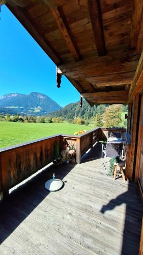 Altholz Chalet mit Garten und Fitnessraum in Söll