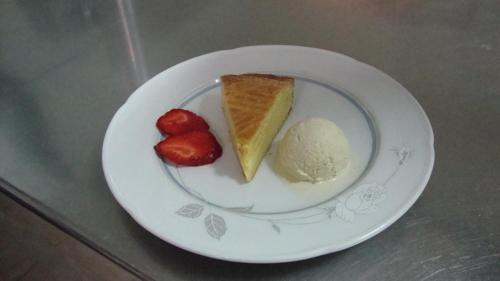 a white plate with a piece of cake and strawberries at Hotel Pikassaria in Sare