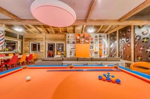 Luxury Chalet Chamonix with Pool & Sauna