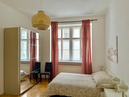 Stylish 2-Bedroom Apartment with Free Parking