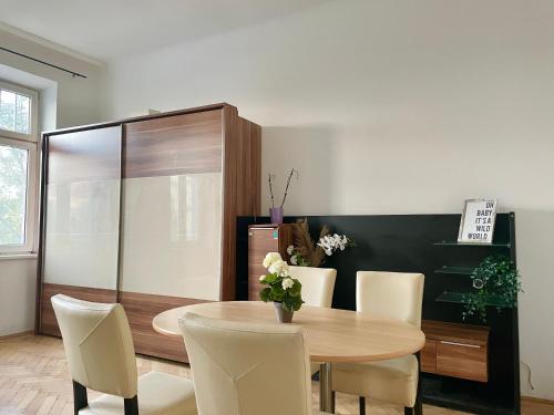 Long-Term Central Apartment near Metro