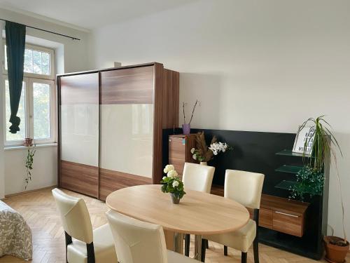 Long-Term Central Apartment near Metro